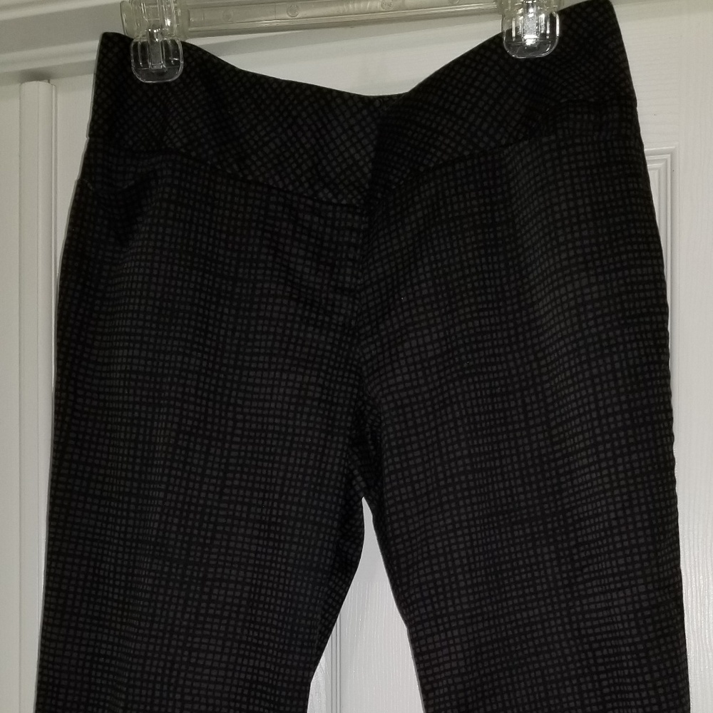Express Design Studio Checked Capri Pants